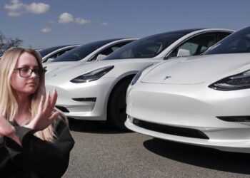 blonde girl no to tesla