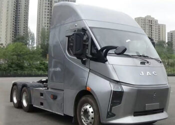 Tesla Semi-like jac truck china front three quarters
