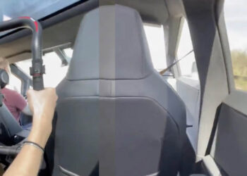 Tesla cybertruck rear display