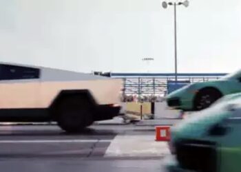 Tesla cybertruck vs Porsche 911 drag race