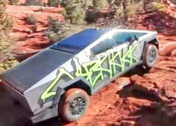 Tesla Cybertrucks Off-Roading in Sequoia National Forest