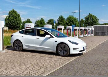 Car Companies Use Tesla Superchargers