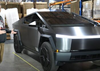 Expert Truck Driver Reviews Tesla Cybertruck