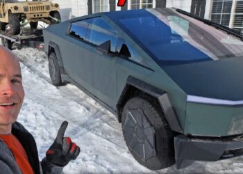 Tesla Cybertruck Tows Trailer